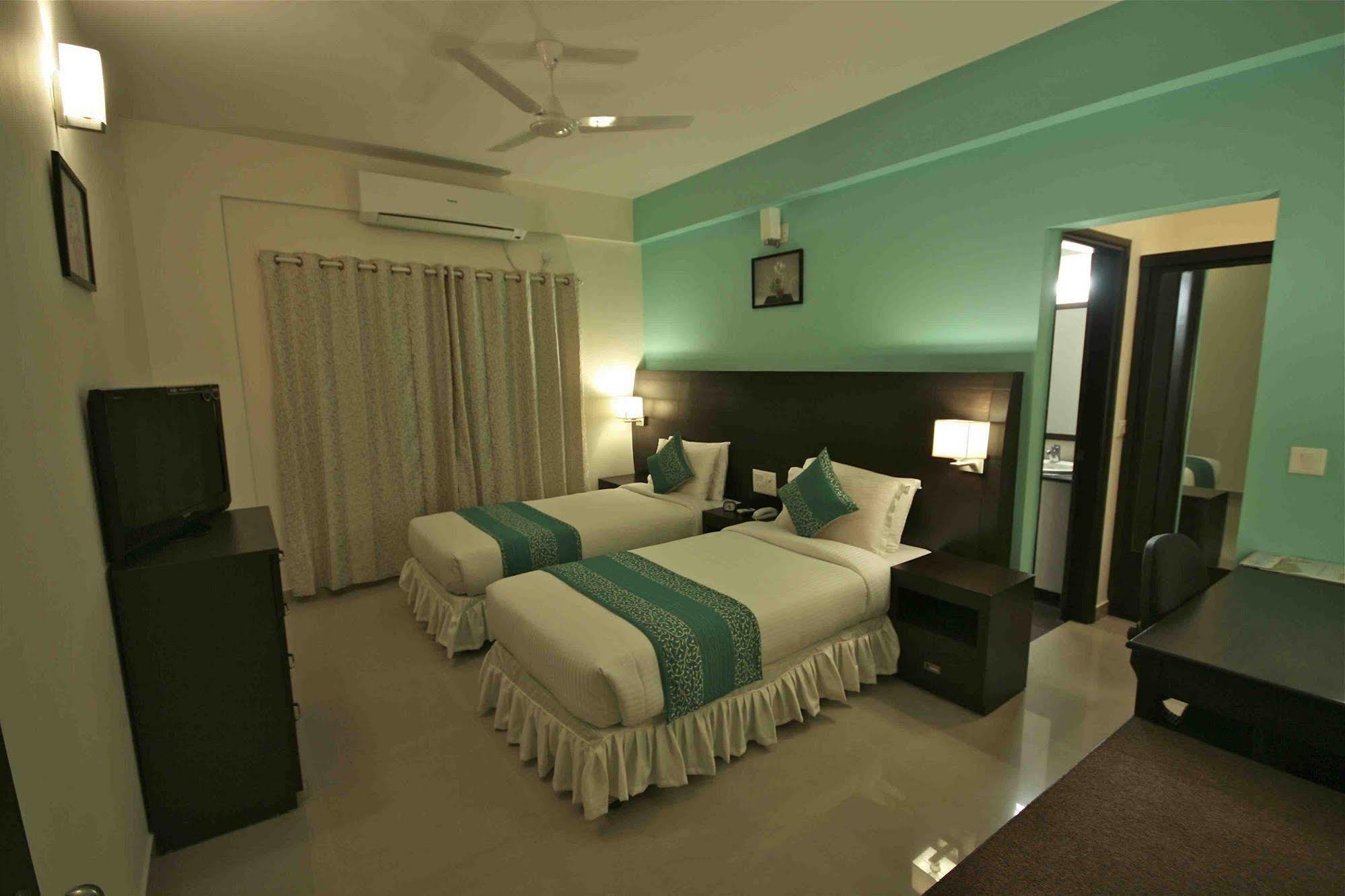 Treebo Trend Sterling Suites Inn Bangalore Esterno foto