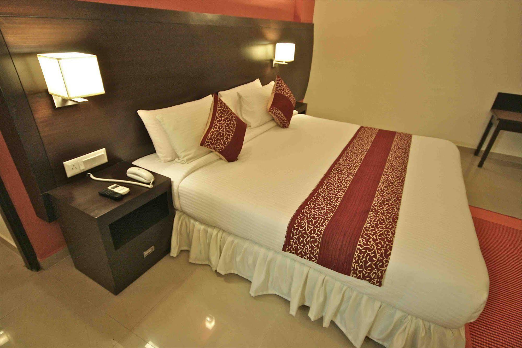 Treebo Trend Sterling Suites Inn Bangalore Esterno foto