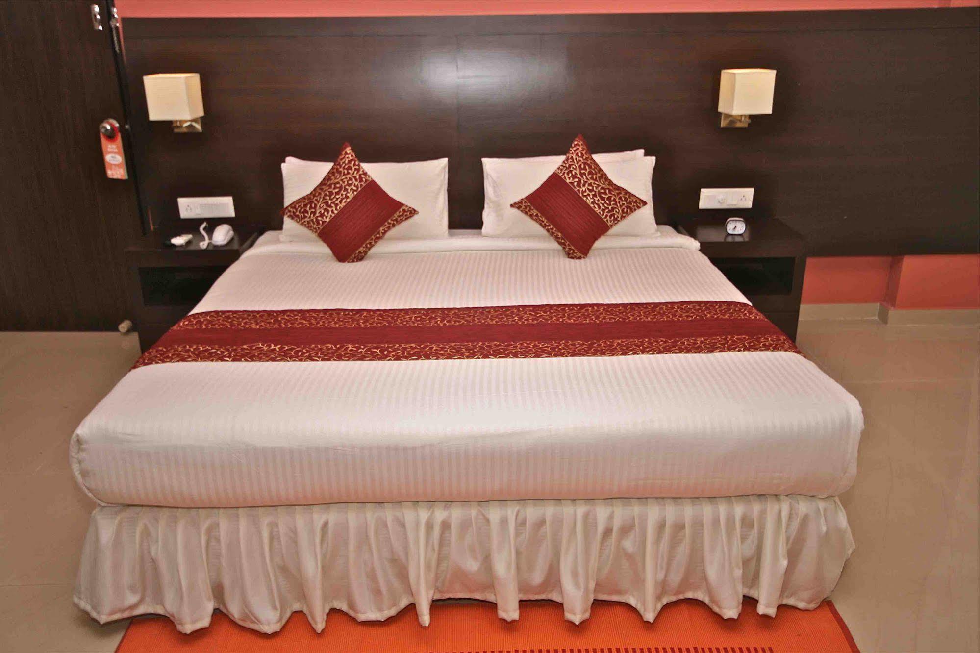 Treebo Trend Sterling Suites Inn Bangalore Esterno foto