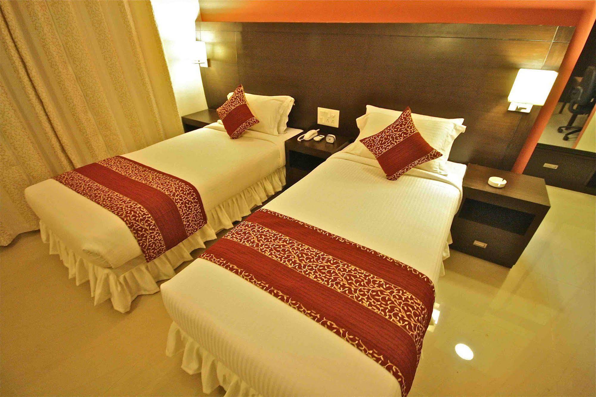 Treebo Trend Sterling Suites Inn Bangalore Esterno foto