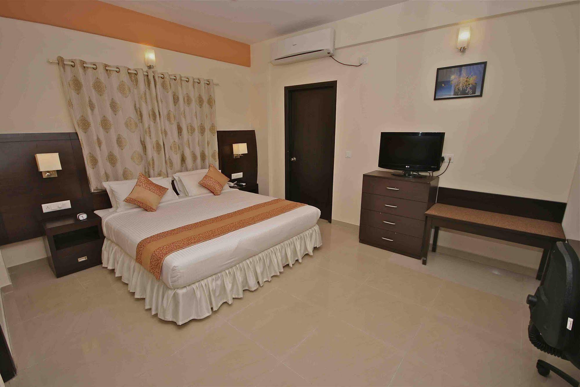 Treebo Trend Sterling Suites Inn Bangalore Esterno foto